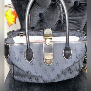Pre-owned Dooney & Bourke Signature Black Canvas Purse in gently used condition
